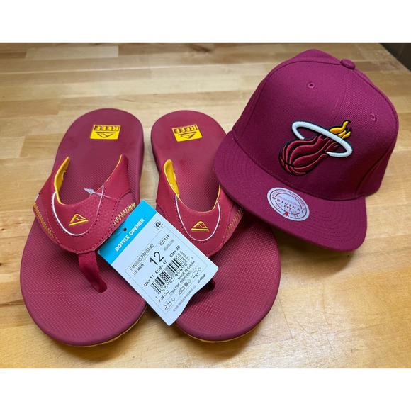 REEF Miami Heat Men's Fanning Pregame Bottle Opener Flip Flops w/Matching Cap - Picture 1 of 7